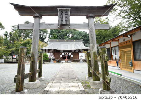 積川神社　拝殿と二の鳥居　(大阪府岸和田市積川町) 70406516