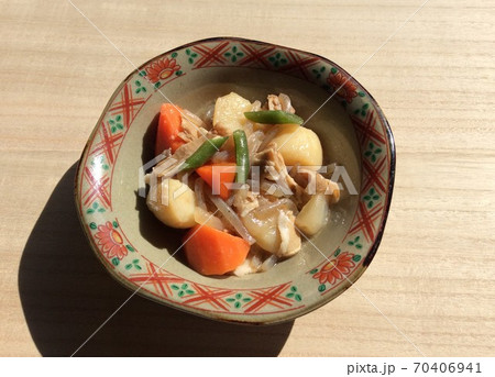 おいしそうな肉じゃが 70406941