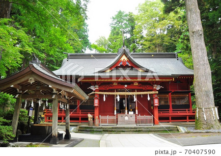富士山東口本宮・須走口登山道　冨士浅間神社の社殿と手水舎 70407590