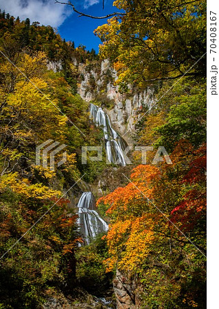 北海道東川町層雲峡 羽衣の滝と紅葉 10月 北海道東川町層雲峡 羽衣の滝と紅葉 10月 70408167