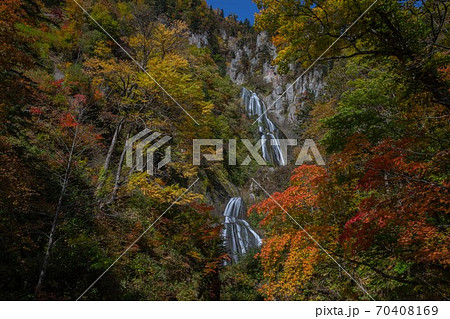 北海道東川町層雲峡 羽衣の滝と紅葉 10月 北海道東川町層雲峡 羽衣の滝と紅葉 10月 70408169
