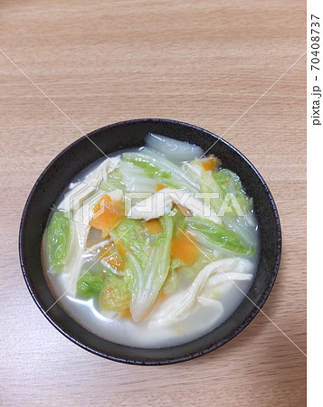 白菜たっぷり♪の鶏白湯スープ 70408737