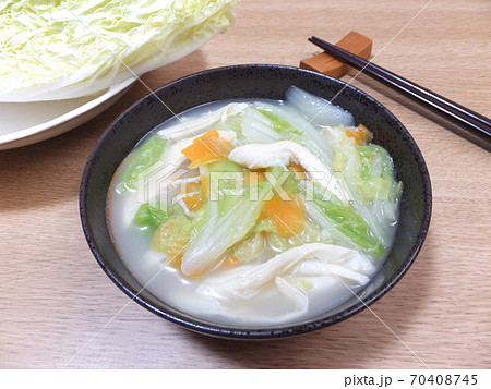 白菜たっぷり♪の鶏白湯スープ 70408745