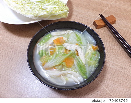 白菜たっぷり♪の鶏白湯スープ 70408746