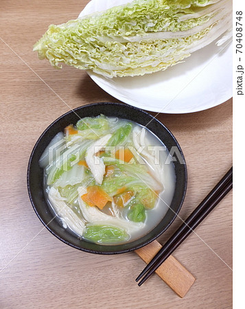 白菜たっぷり♪の鶏白湯スープ 70408748