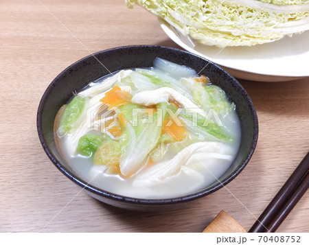 白菜たっぷり♪の鶏白湯スープ 70408752