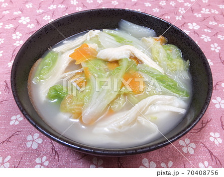 白菜たっぷり♪の鶏白湯スープ 70408756