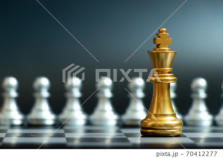 Gold king chess piece face with silver team on black background (Concept for company strategy, business decision and encounter the problem) Gold king chess piece face with silver team on black background (Concept for company strategy, business decision and encounter the problem) 70412277