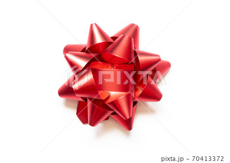 Ribbon bow banner in red color on white paper background 70413372