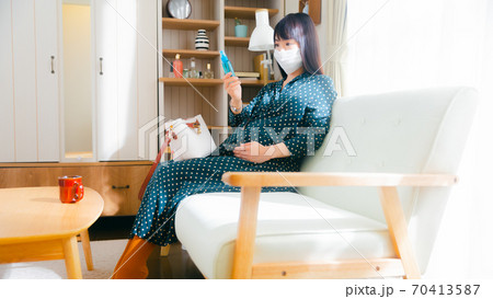 虫よけスプレー　妊婦　外出準備　16:9 70413587