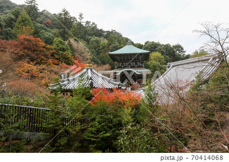 広島県　秋　宮島　大聖院　摩尼殿 70414068