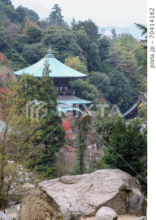 広島県　秋　宮島　大聖院　摩尼殿 70414162