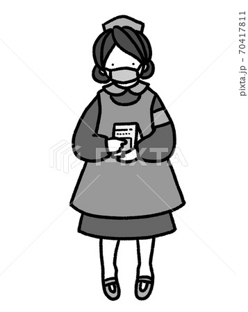 アンティークドール風の看護師人形がお薬を手渡ししている手描きイラスト モノクロ のイラスト素材