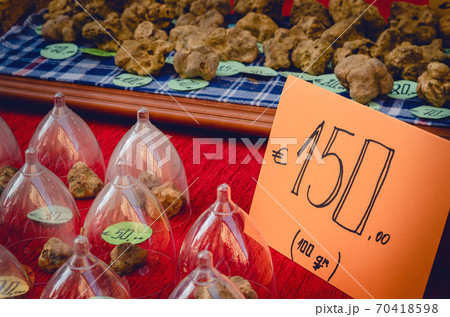 italian alba white truffles with price tags 70418598