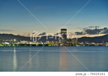 【琵琶湖の湖畔 (夜景)】 撮影場所：滋賀県草津市矢橋町矢橋 帰帆島 70420161
