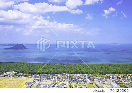 佐賀県の絶景 鏡山西展望台から見た虹の松原と唐津湾 佐賀県の絶景 鏡山西展望台から見た虹の松原と唐津湾 70420506