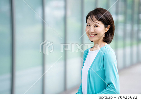 ミドル女性 ポートレート ミドル女性 ポートレート 70425632
