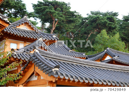 韓屋 韓屋村 瓦屋根 70429849