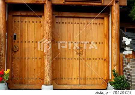 ドア 木製ドア 韓屋 70429872