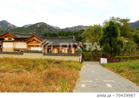 韓屋 韓屋村 山 70429987