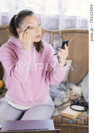 Young attractive beauty blogger with eyeshadows in hand shows skincare tips 70432409