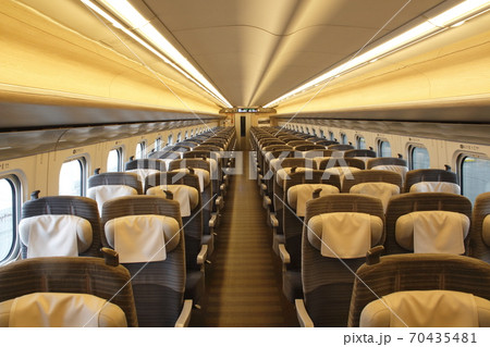 東北新幹線E5系（なすの号／普通車：車内） 70435481