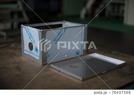 仮付け溶接作業 70437568