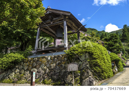信州 長野県飯山市小菅の里 菩提院の鐘楼 信州 長野県飯山市小菅の里 菩提院の鐘楼 70437669