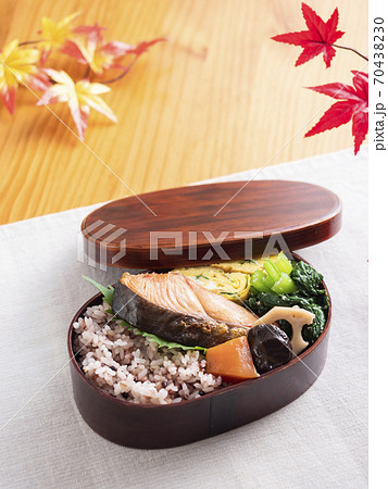 お弁当　曲げわっぱ　雑穀米 70438230