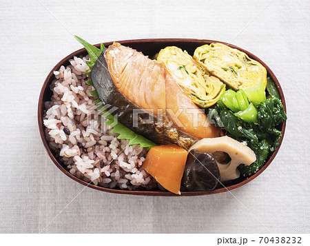 お弁当　曲げわっぱ　雑穀米 70438232