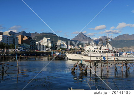ビーグル水道とパタゴニアの山々 ビーグル水道とパタゴニアの山々 70441489