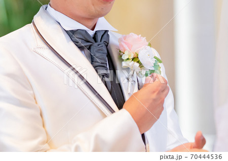 チャペル　新郎　新婦 指輪 70444536