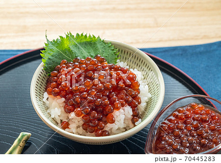 いくらの醤油漬け丼 いくらの醤油漬け丼 70445283