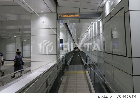 都庁_動く歩道 70445684