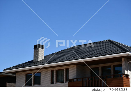 住宅街　一戸建て　新しい街並み 70448583