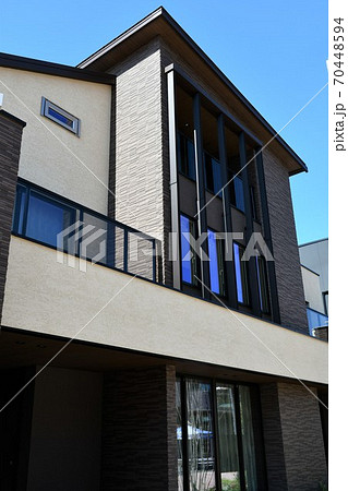 住宅街 一戸建て 新しい街並み 住宅街 一戸建て 新しい街並み 70448594