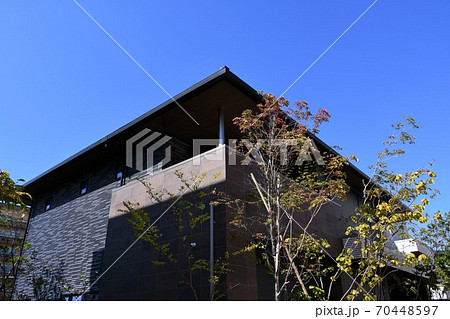 住宅街　一戸建て　新しい街並み 70448597