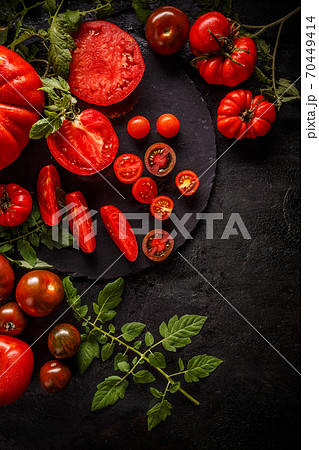 Fresh red sliced tomatoes 70449414