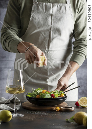 Man squeezing out lemon Man squeezing out lemon 70450903