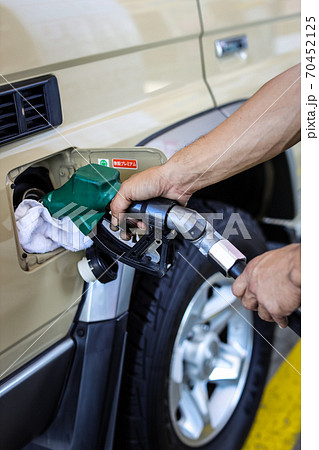 ガソリンスタンド 70452125