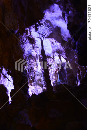 神秘的な飛騨大鍾乳洞 70452623