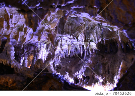 飛騨大鍾乳洞の神秘的な世界 70452626