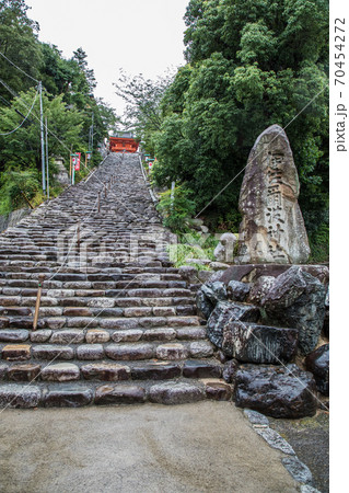 伊佐爾波神社の長い階段 70454272