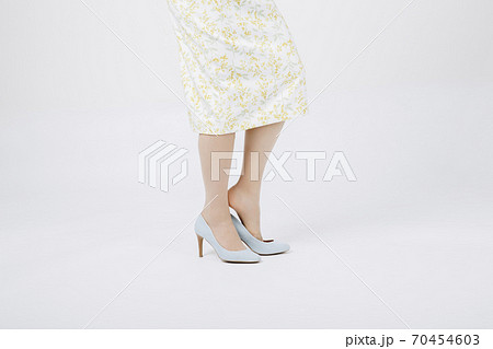 女性の足 70454603