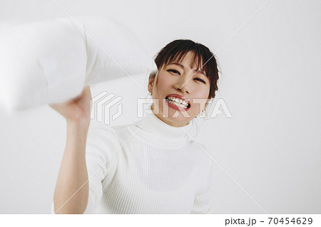 怒る女性 70454629