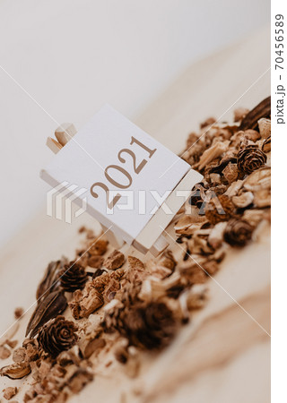 2021 written on the canvas of an easel with dried fruits. 2021 written on the canvas of an easel with dried fruits. 70456589