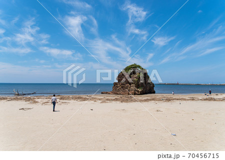 島根県　出雲市　稲佐の浜　弁天島周辺の景色（2020年6月） 70456715