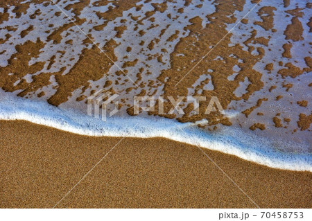 日本・茨城県日立市の久慈浜海岸　波打ち際 70458753
