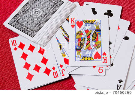 トランプ 玩具 ゲーム おもちゃ 勝負 遊び カードゲーム ポーカー カード 娯楽の写真素材