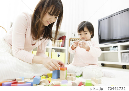 遊ぶ親子 遊ぶ親子 70461722